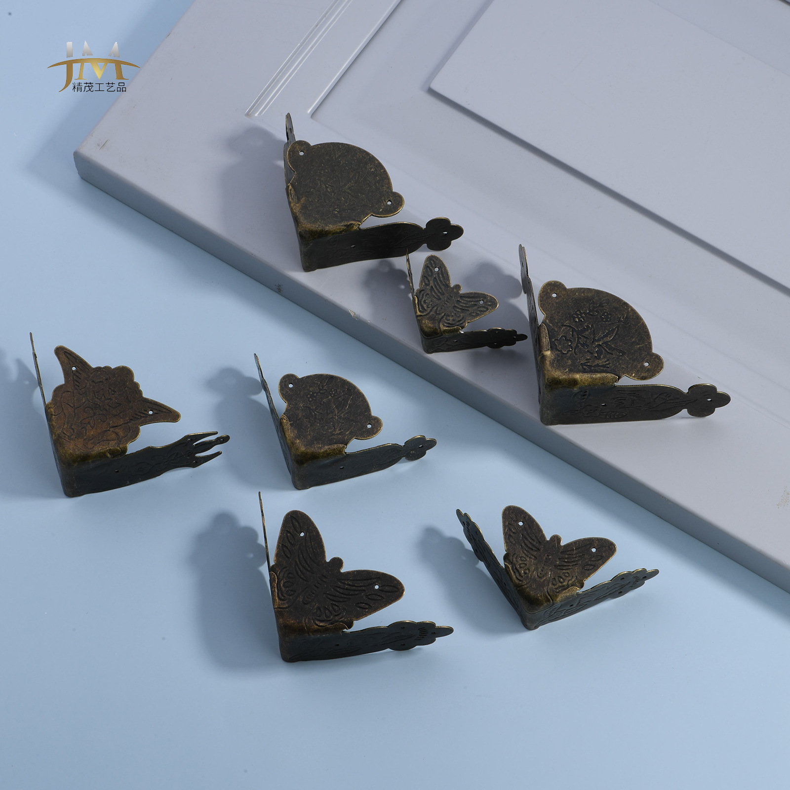 Furniture Hardware Material - ฮาร์ดแวร์ใหม่จีน Home Improvement วัสดุก่อสร้างกล่องโบราณมุมขวาเหล็กขนาดใหญ่มุมผีเสื้ออุปกรณ์เสริม
